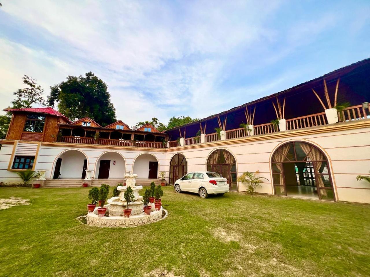 La Pahi Palace- Banquet And Resort Sakri East Eksteriør bilde