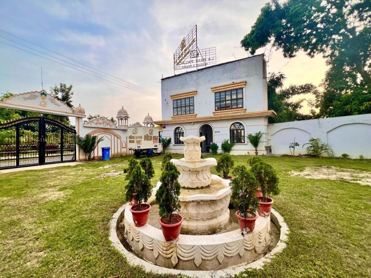 La Pahi Palace- Banquet And Resort Sakri East Eksteriør bilde