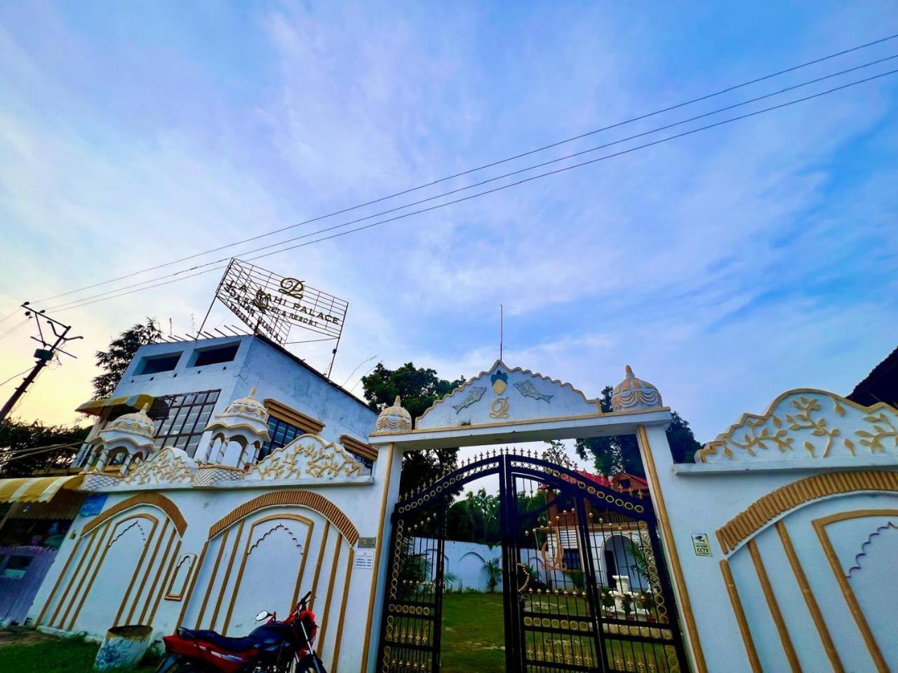 La Pahi Palace- Banquet And Resort Sakri East Eksteriør bilde
