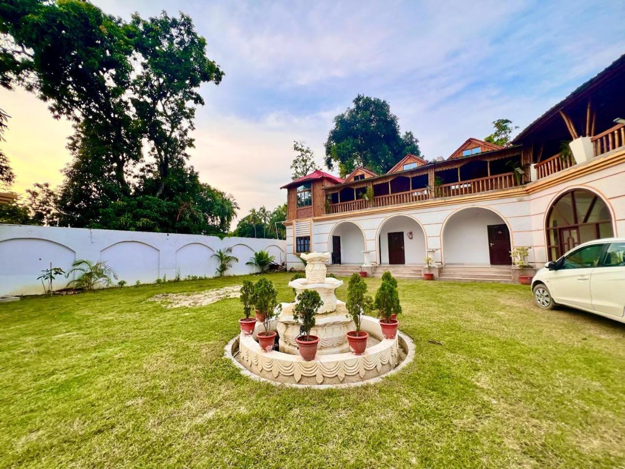 La Pahi Palace- Banquet And Resort Sakri East Eksteriør bilde