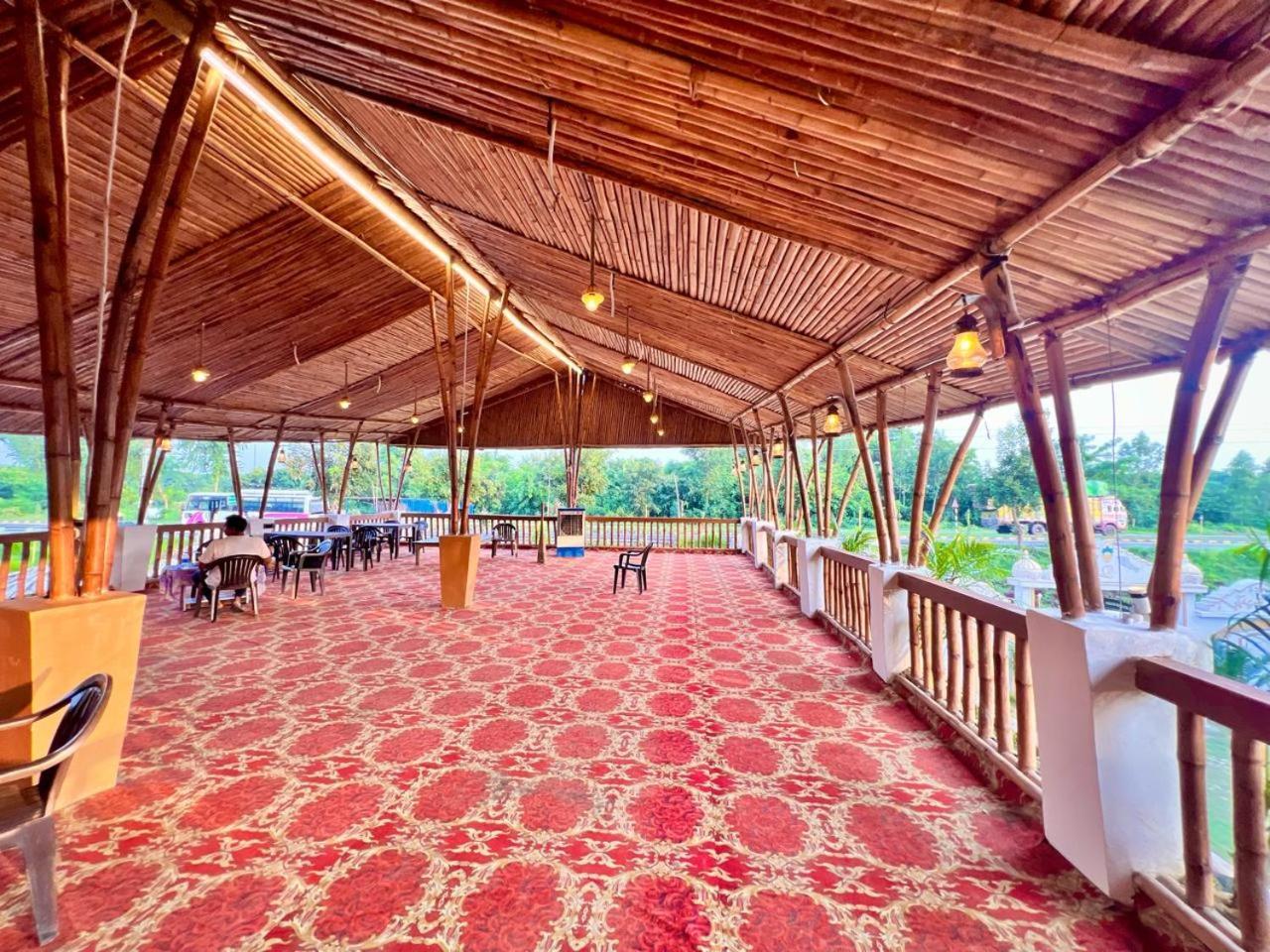La Pahi Palace- Banquet And Resort Sakri East Eksteriør bilde