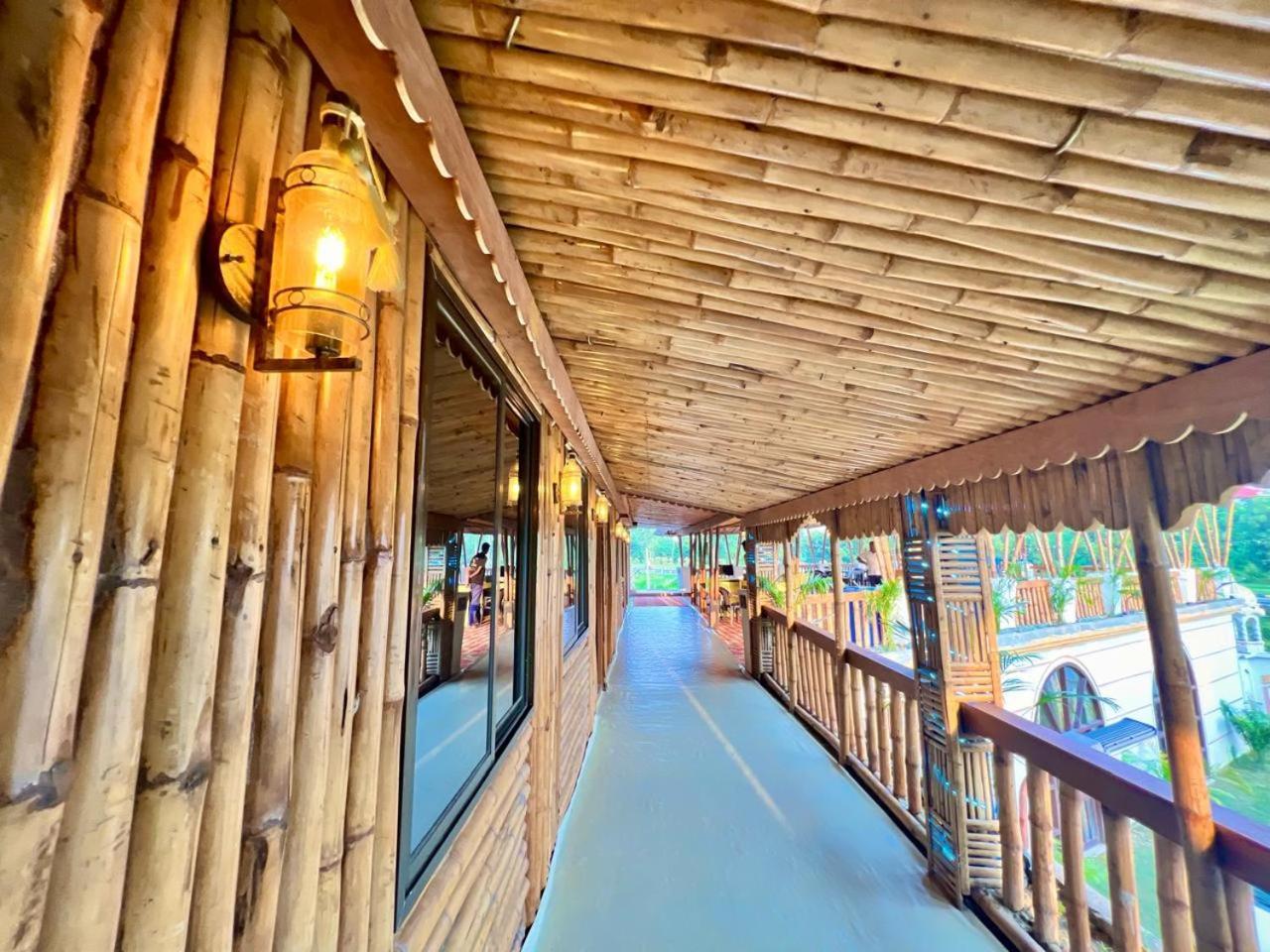 La Pahi Palace- Banquet And Resort Sakri East Eksteriør bilde