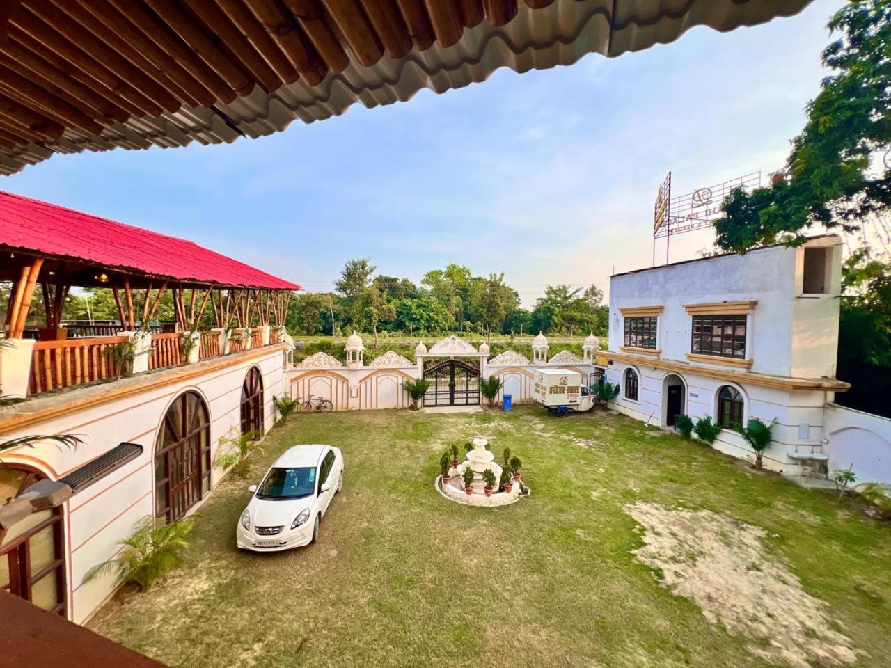 La Pahi Palace- Banquet And Resort Sakri East Eksteriør bilde